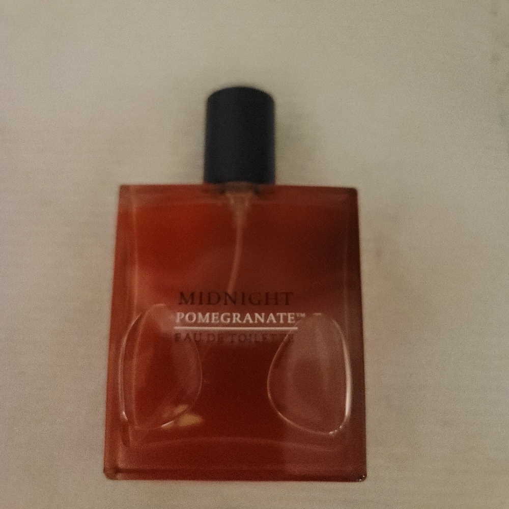 Midnight Pomegranate perfume by Bath and Body Works